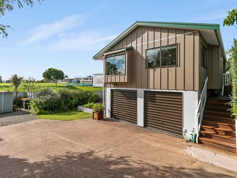 Kelston 4部屋 Comfort, Convenience & Income Potential!