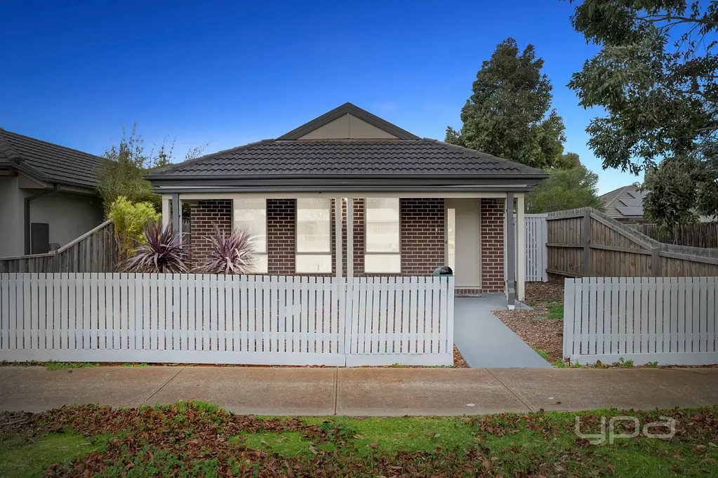 3 Bedroom Eynesbury Living!
