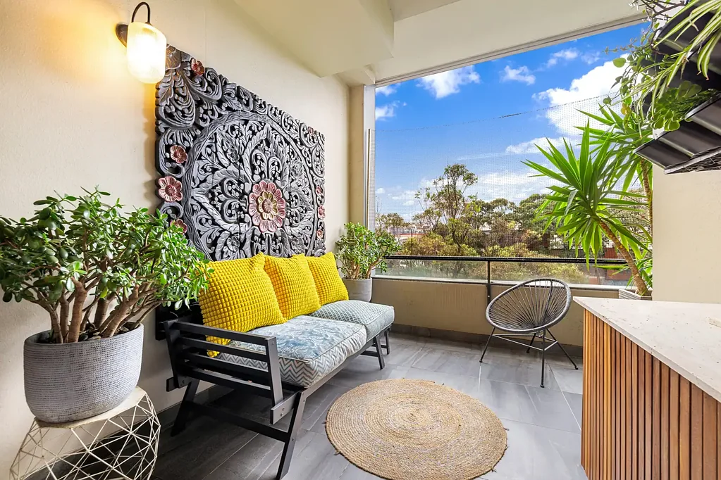 FURNISHED OVERSIZED DESIGNER APARTMENT WITH RESORT-STYLE LIVING