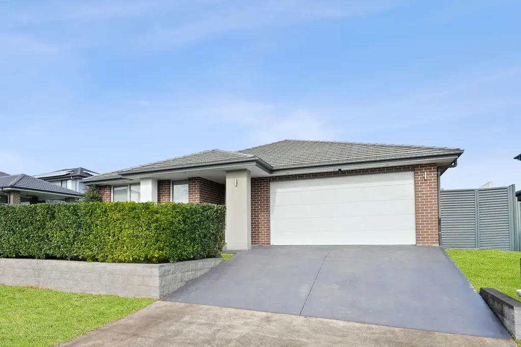Oran Park 4Zimmer Spacious Single-Level Living on a Rare 629sqm Block in One of Oran Park's Finest Streets