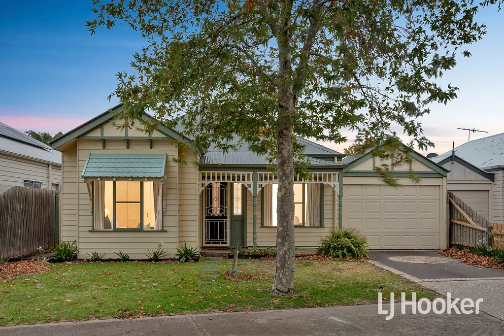 4 Fullard Close, Point Cook, VIC 3030