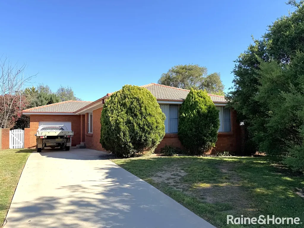 Orange 3 Bedroom It's An Ideal Package for the Home Owner or Investor
