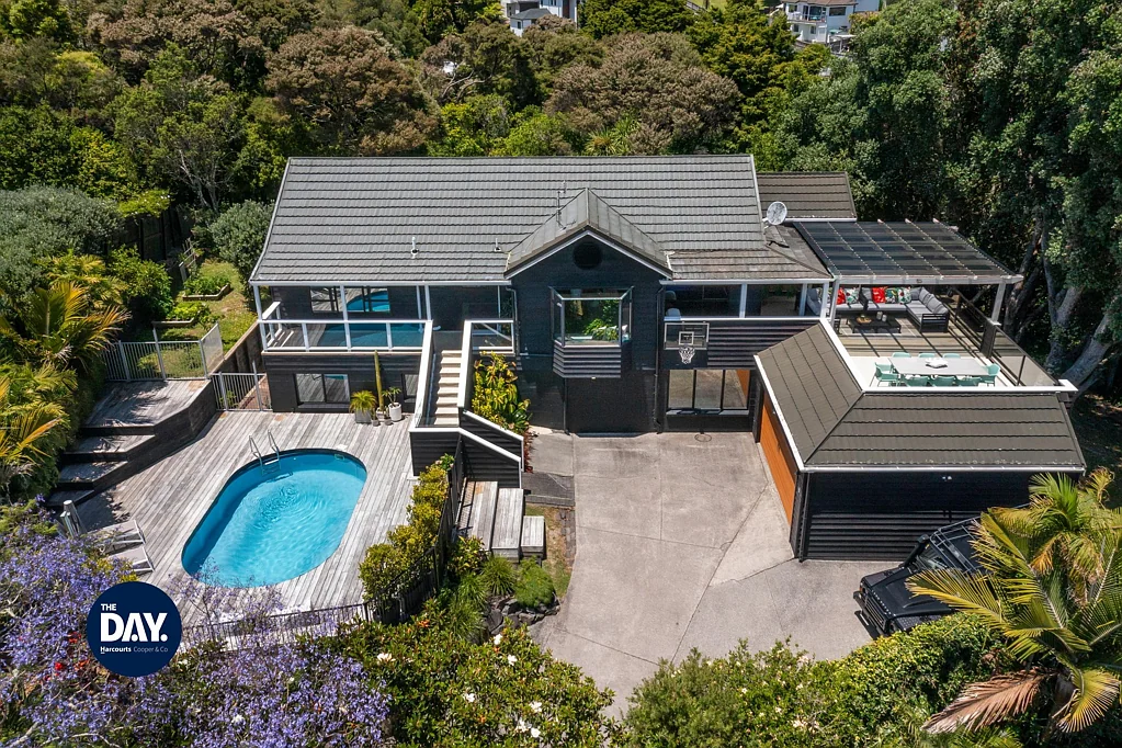 8 Poaka Place, Beach Haven, North Shore City, Auckland