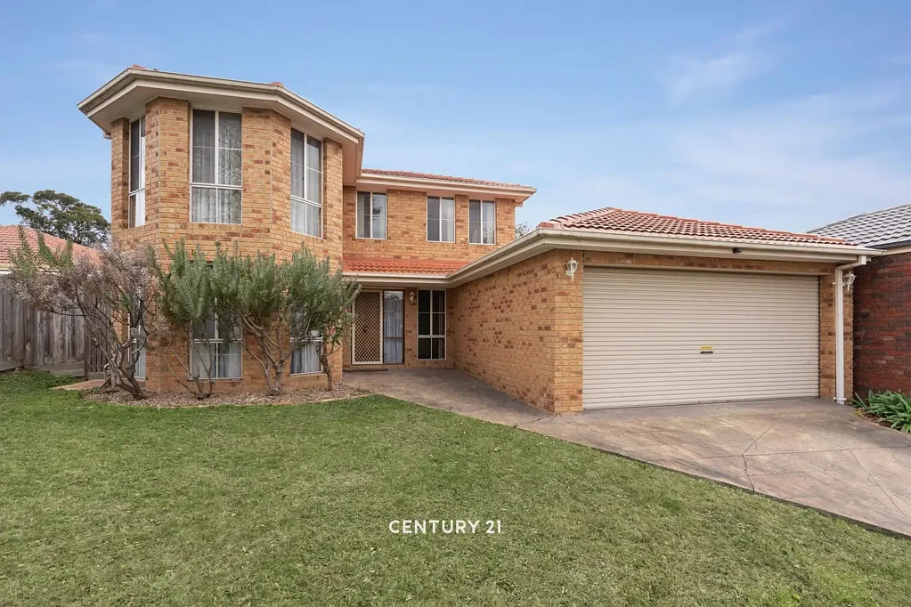 BEAUTIFUL FAMILY HOME IN KINGMERE ESTATE!