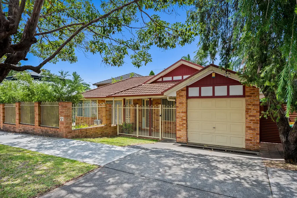 Strathfield 3ห้องนอน QUALITY LOW MAINTENANCE LIVING IN A POPULAR POSITION - OPEN TO VIEW SATURDAY 2.45-3.15PM