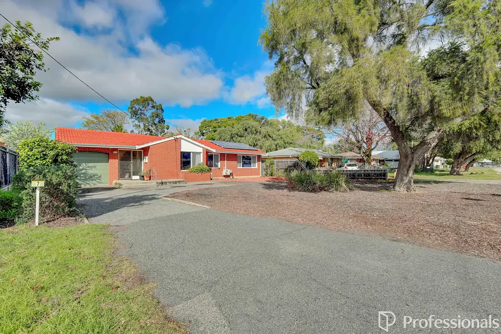 Thornlie 3Zimmer Location, Space & Beautifully Maintained with Development Potential