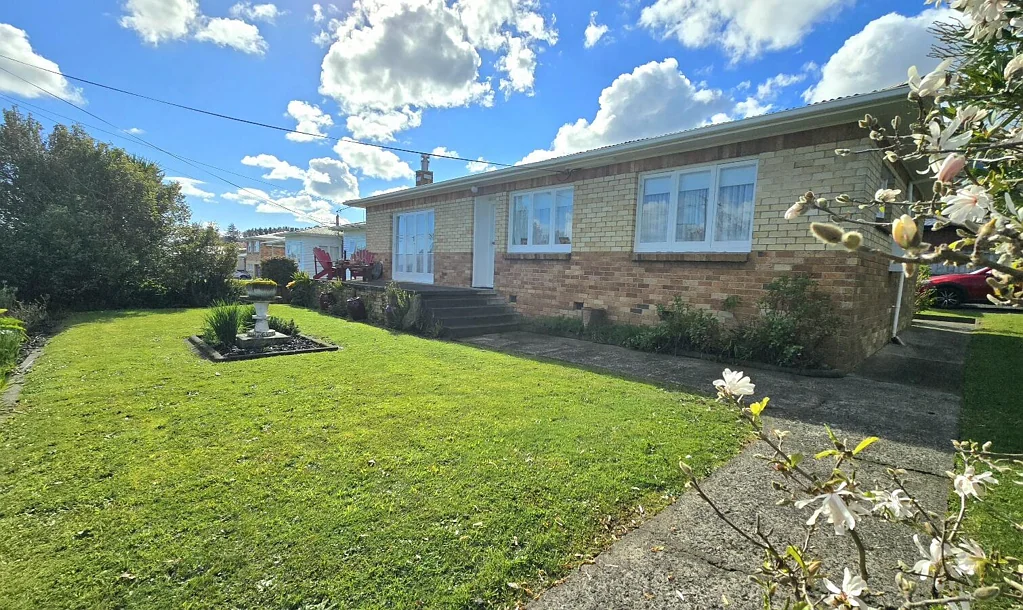 Te Aroha 3 Bedroom "SOLID BRICK BEAUTY"