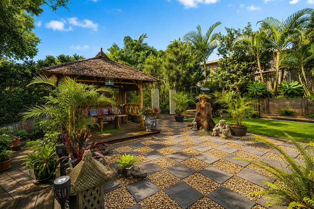 Woombye 3ห้องนอน A Private Family Oasis on 987m² – Entertainer's Dream with Stunning Gardens