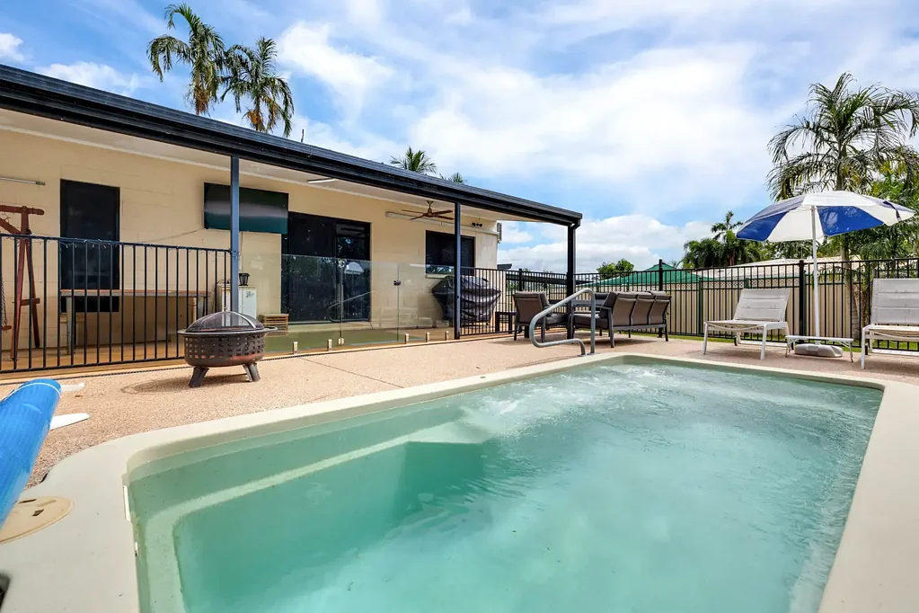 Woodroffe 5房  Family Living Done Right - Pool, Solar and 5 Bedrooms