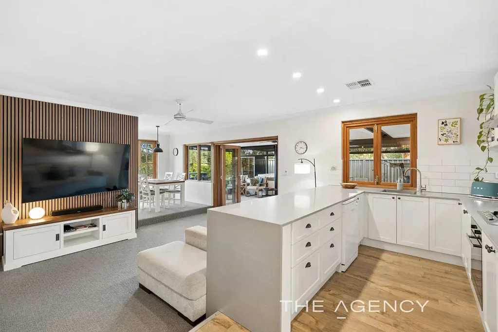 Joondalup 3Kwarto STYLISH FAMILY ENTERTAINER WITH POOL