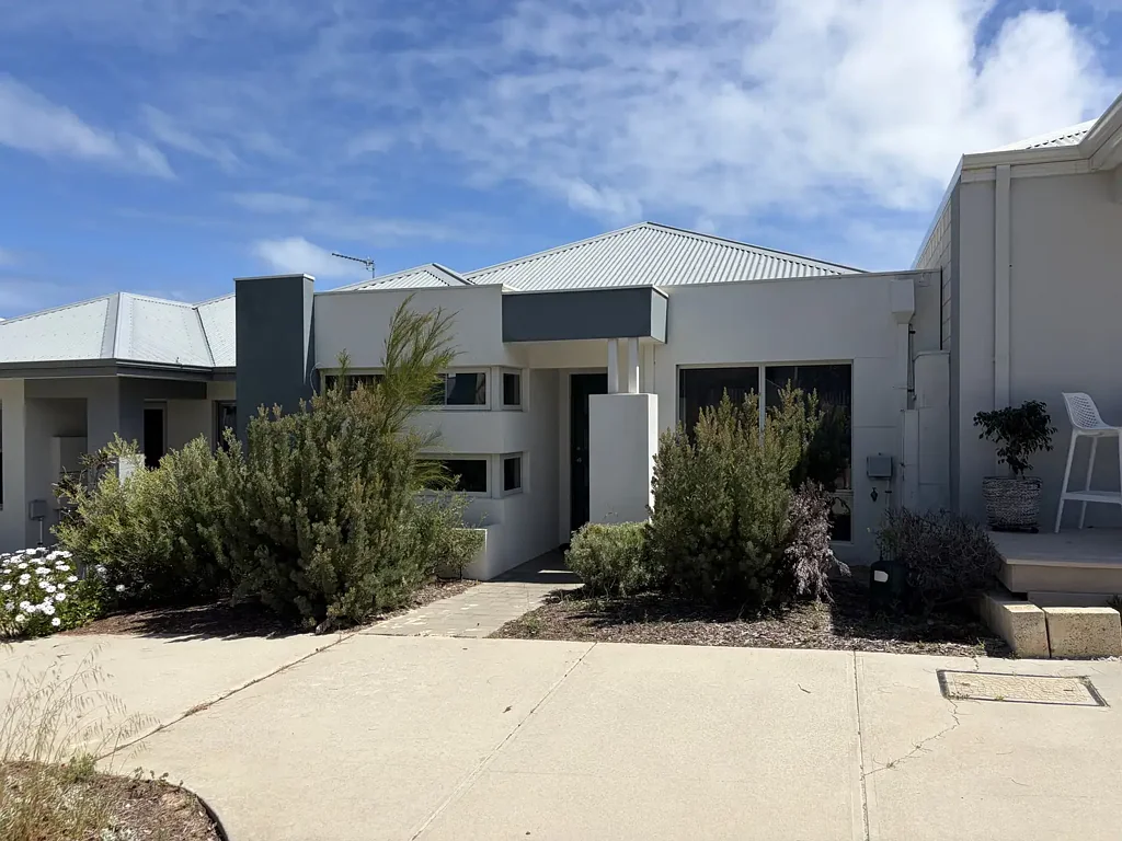 MODERN COASTAL LIVING MOMENTS FROM SHOREHAVEN BEACH