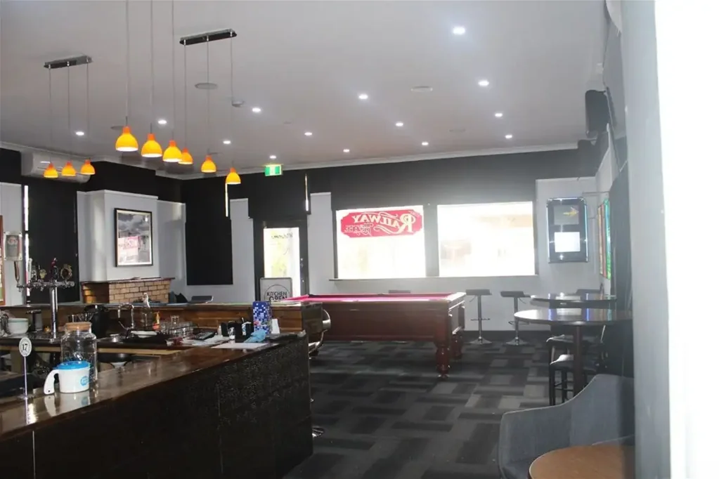 Elmore 5ห้องนอน HUGE OPPORTUNITY IN ELMORE - CURRENTLY A PUB WITH 5 BEDROOMS