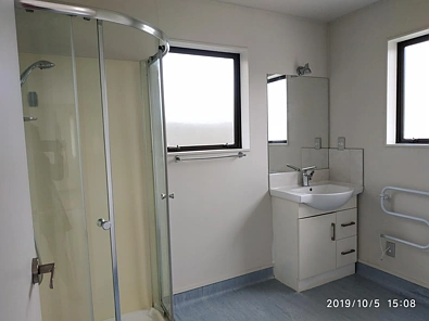 2 BEDROOMS IN Pakuranga Height