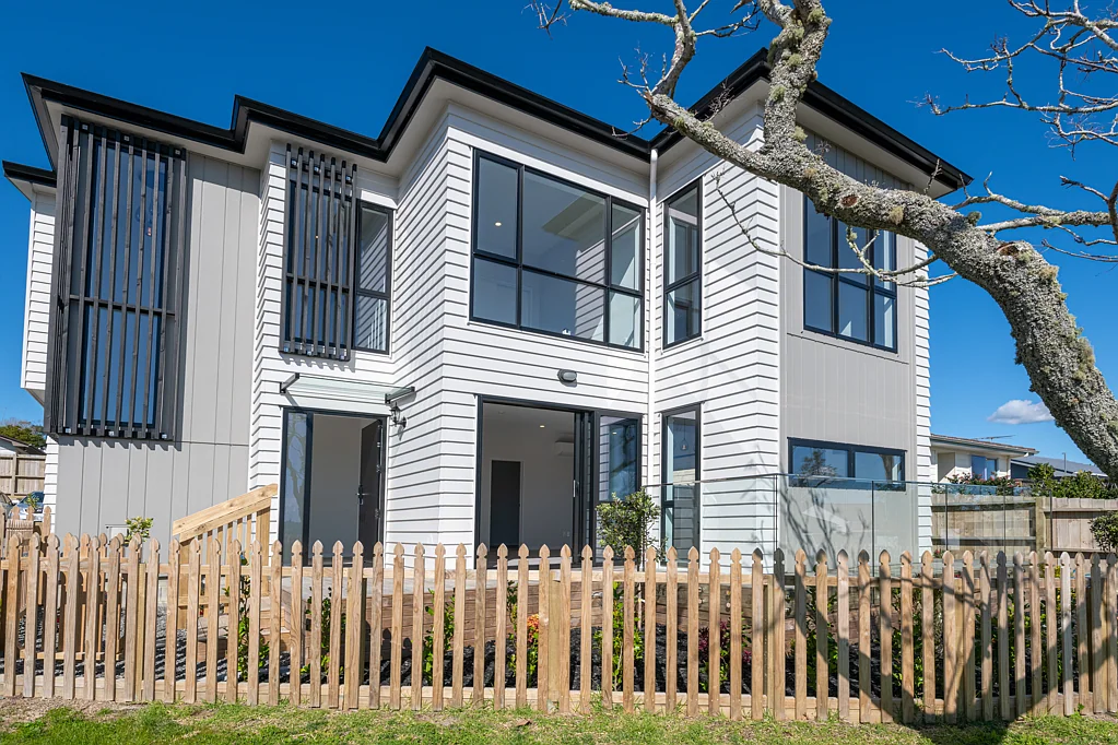 Unsworth Heights 5chambre Brand New Home with Master Build Guarantee!
