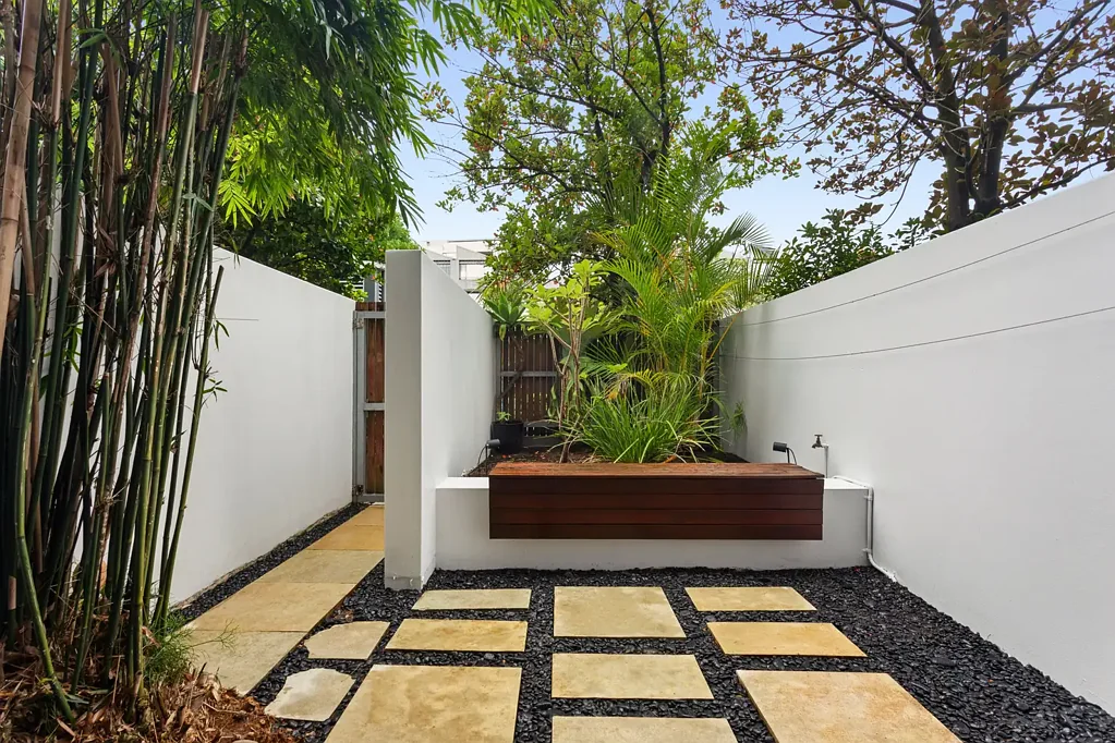 Erskineville 1 Bedroom Designer garden apartment in Motto with parking & double storage