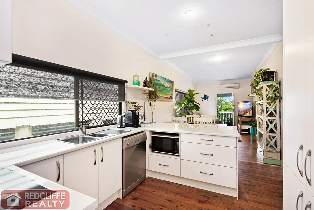 Beachside beauty with drive through side access