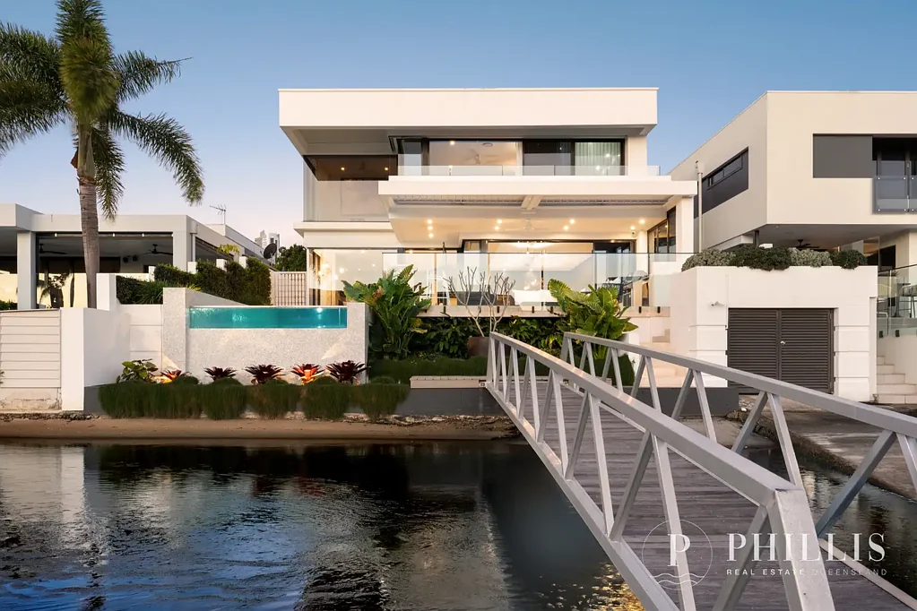 Surfers Paradise 4房  A Modern & safe lifestyle, located in an enclave of spectacular homes
