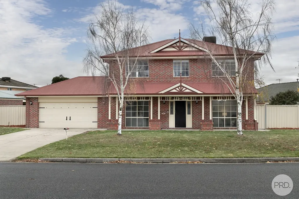 Wendouree 4房  Grand Family Home with Space, Comfort & Convenience