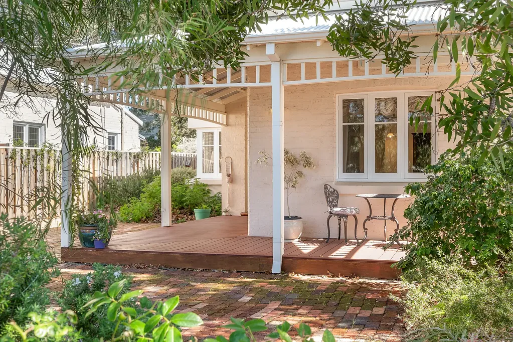 South Perth 3ਬੈੱਡਰੂਮ A Rose in The Avenues!