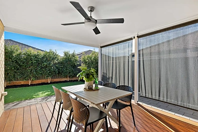 Caversham 4침실 Fresh Family Living with Theatre, and Alfresco Entertaining!
