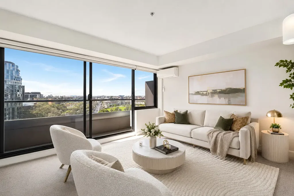 Modern One-Bedroom Apartment in the Prestigious Seasons Heritage Building