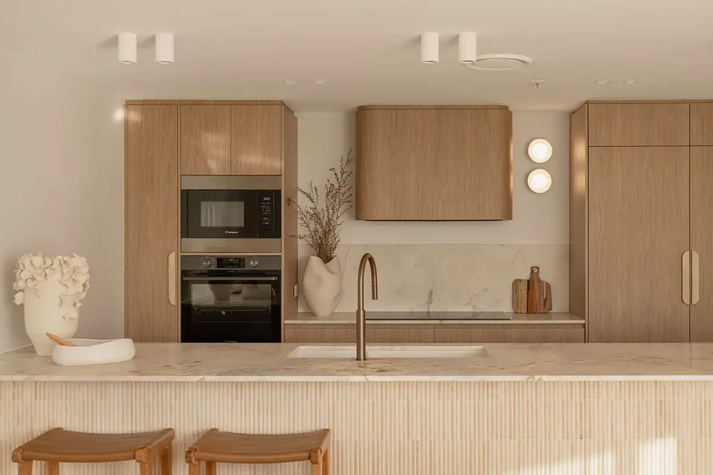 Surfers Paradise 3બેડરૂમ Elevated Coastal Luxury with Bespoke Designer Finishes