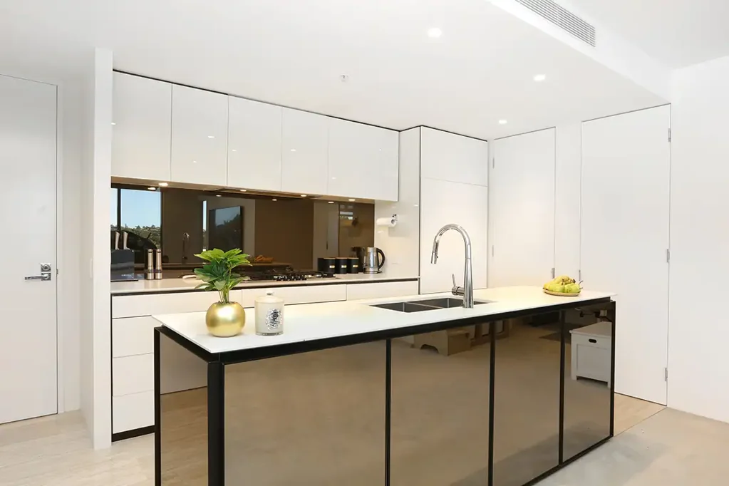 Benowa 2ห้องนอน Luxury 2 Bed plus Study apartment with water views & North aspect
