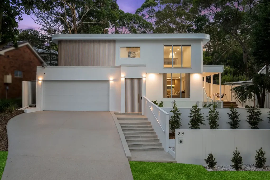 Bateau Bay 5 Bedroom An architectural marvel in beachside location