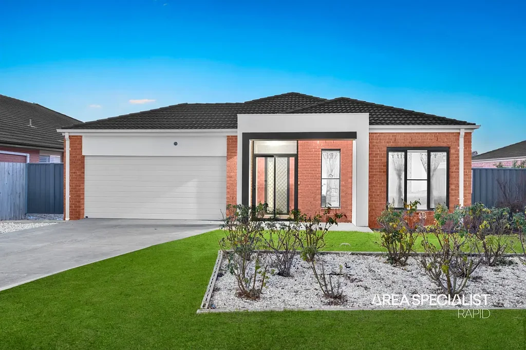 220 Paterson Drive, Lynbrook, VIC 3975