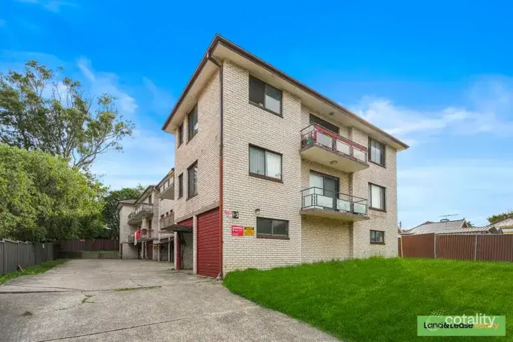 3 Bedroom Apartment for rent at lakemba !!!!!!!!!!