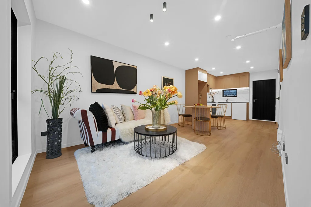 Mangere East 3房  ROAD FRONTAGE, BRAND NEW HOME FOR SALE.