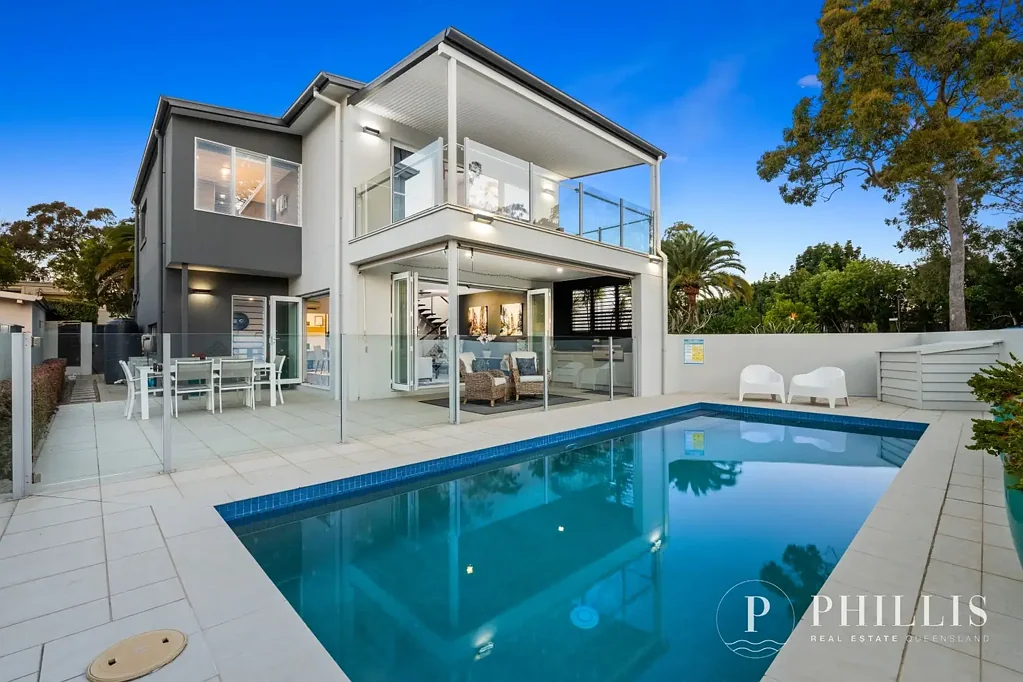 Hope Island 5ਬੈੱਡਰੂਮ The Corner Home! The perfect young family home.