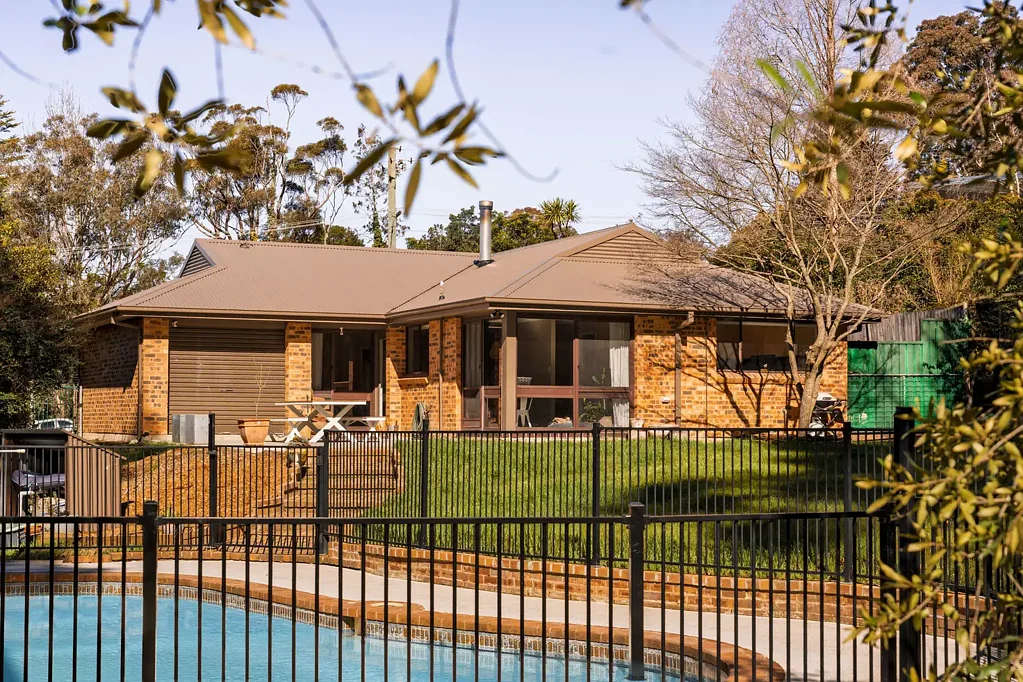 Bullaburra 3房 半英亩的宽敞空间、时尚设计与家庭生活 Half an Acre of Space, Style and Family Living