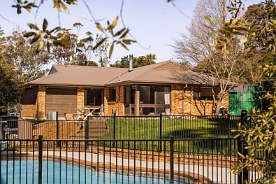 Bullaburra 3 Bedroom Half an Acre of Space, Style and Family Living