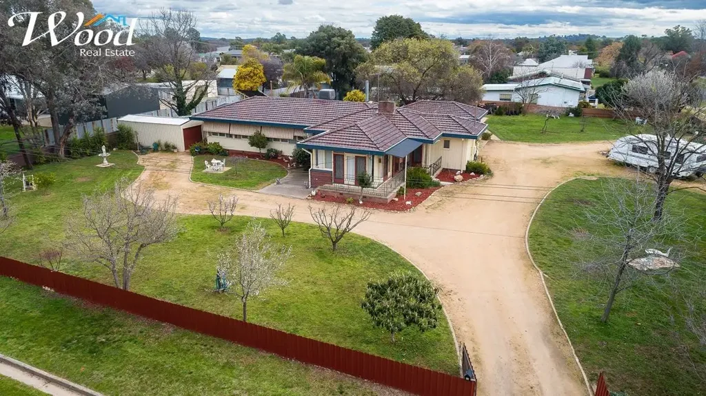 Henty 4Habitaciones Expansive Family Home on 3,243sqm Corner Block