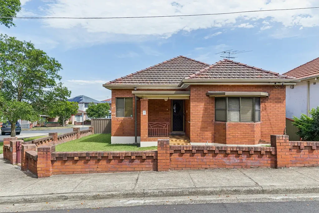 1 The Crescent, Russell Lea, NSW 2046