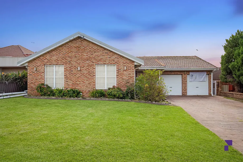 Greenacre 4غرفة نوم Traditional family brick home with redevelopment potential spans a prized 950.2sqm parcel of land