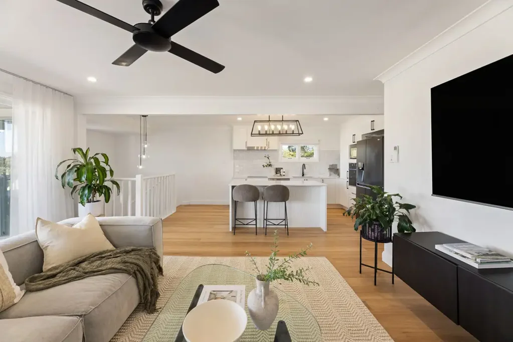 Carina 4 Bedroom Elevated and Renovated Family Retreat in a Perfect Parkside Position