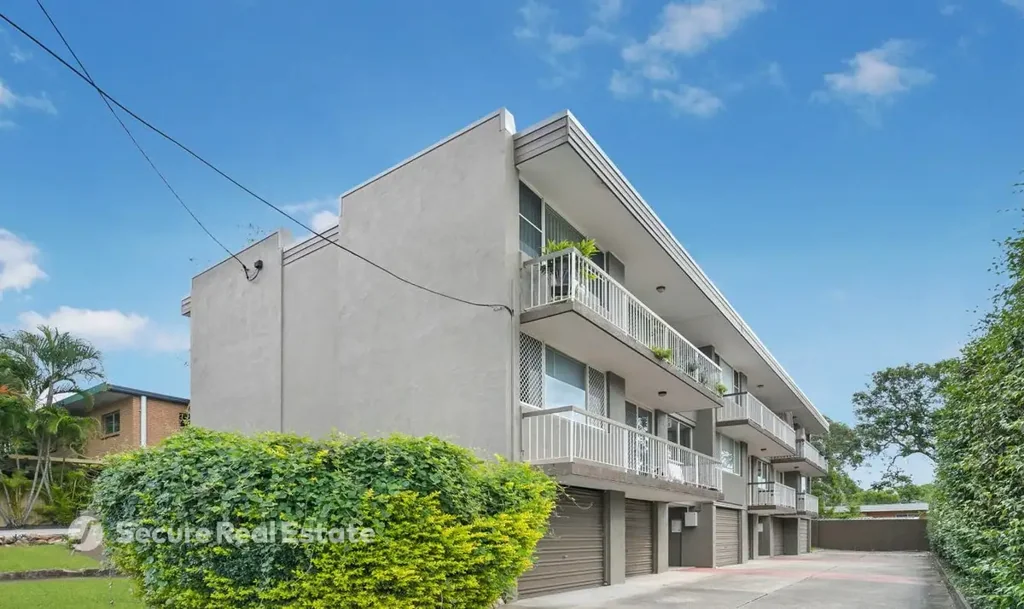 Charming Auchenflower Unit with City Views