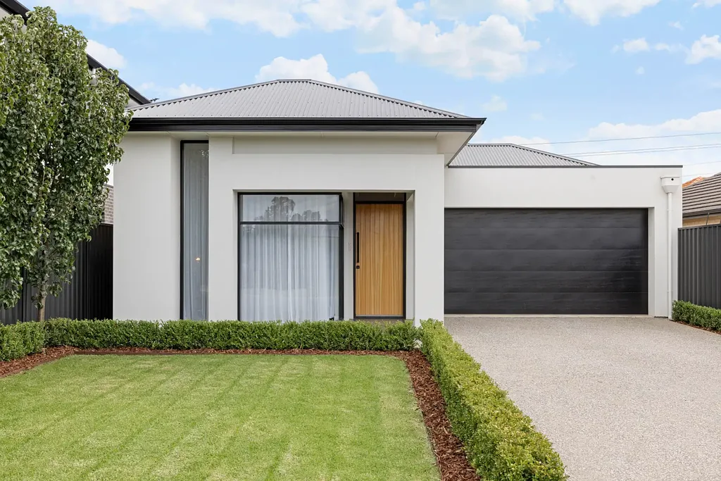 West Lakes Shore 4房  Designer Home, Within Beach & Lakeside Reach