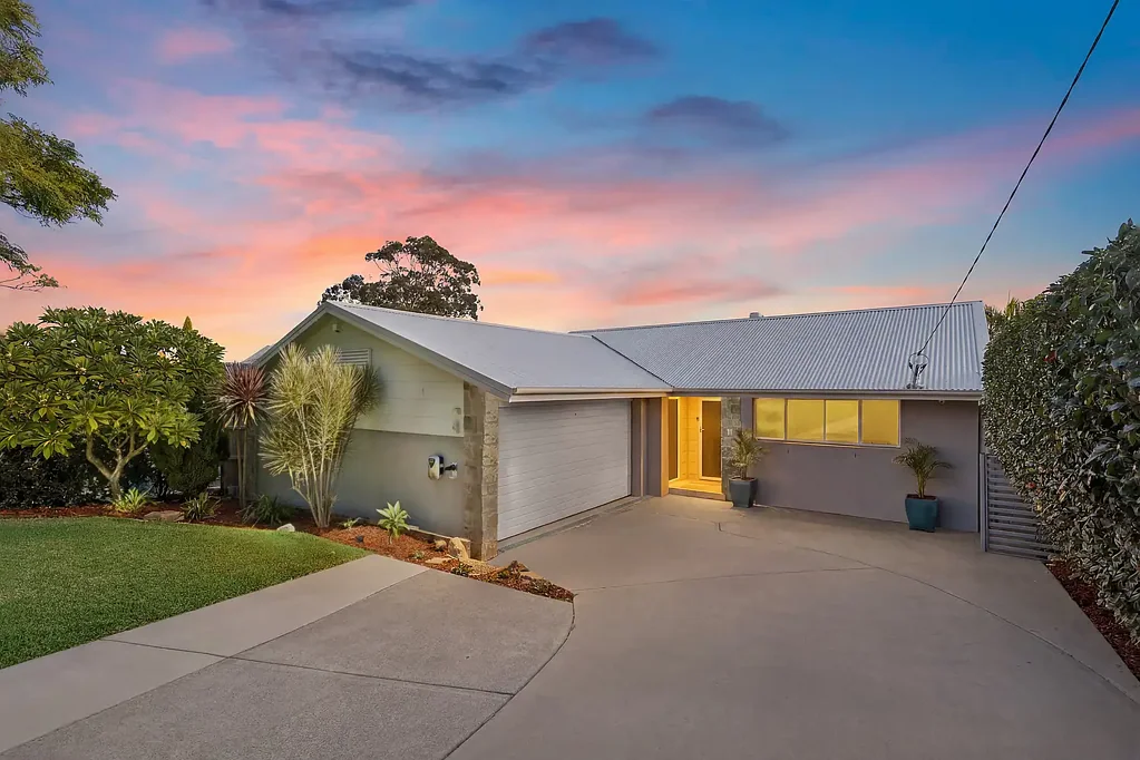 Wamberal 5 Bedroom A lifestyle of comfort, convenience and coastal charm