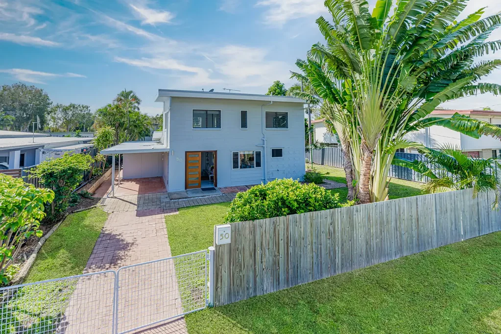 Pallarenda 4 Bedroom Pallarenda Property Opportunity : Small Beachside Community Living