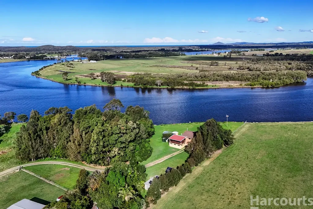 Jerseyville 3બેડરૂમ 120m of Deep-Water River Frontage | 5.21 Acres | A Lifestyle Beyond Compare
