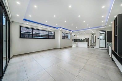 75A Tompson Road, Panania, NSW 2213, 5 rūma, 3 rūma horoi, Apartment