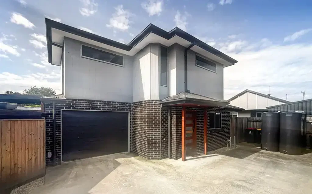 Executive Townhouse In Ideal Location