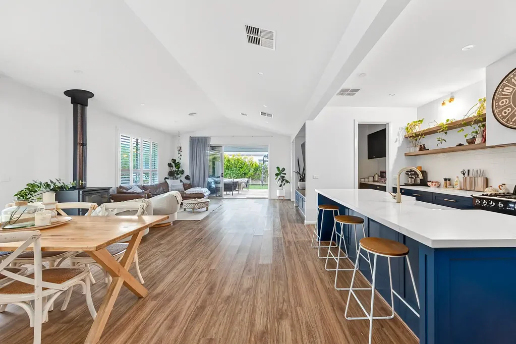 Ocean Grove 4कमरा Architectural Elegance with Seamless Indoor-Outdoor Flow