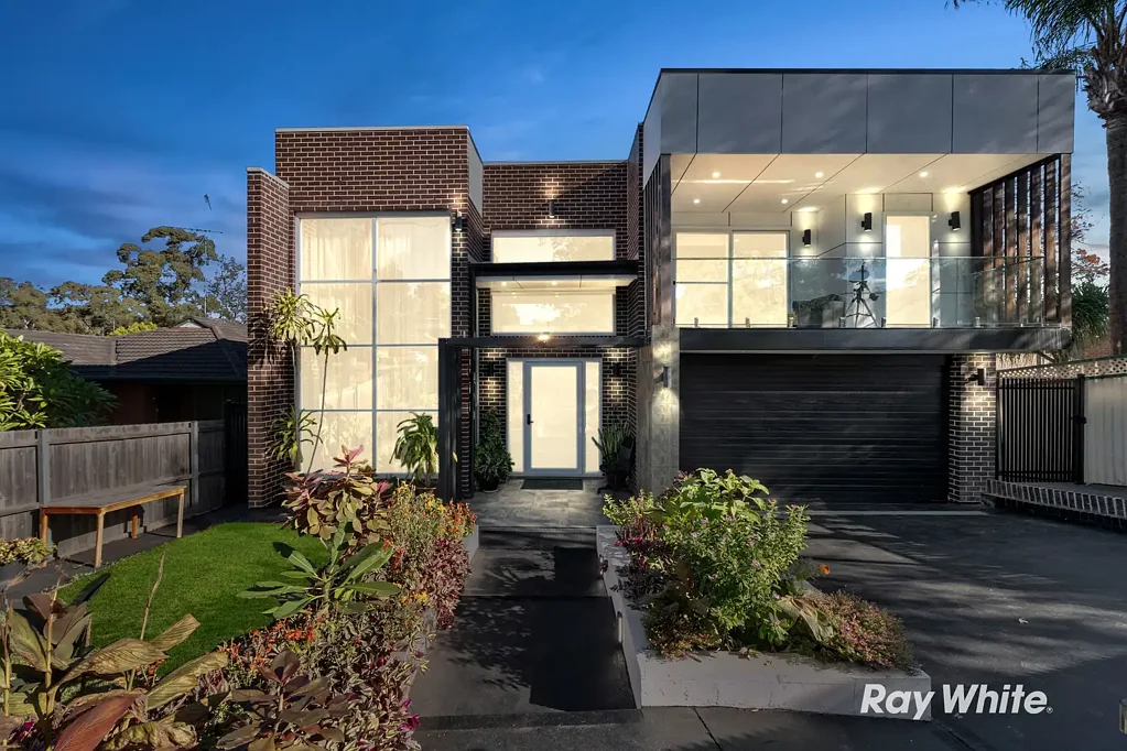 Marayong 10Zimmer One Of The BIGGEST Homes in Western Sydney !