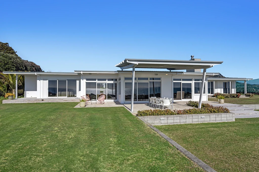 Tirohanga Distinguished Coastal Living
