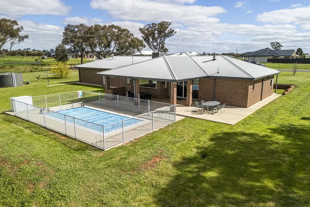 Temora 5બેડરૂમ 2.5ac OF FAMILY FUN!