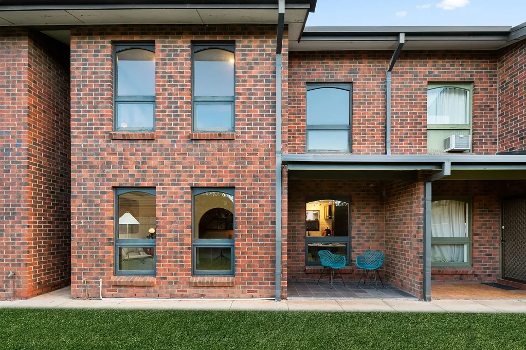 Klemzig 2房  Easy-Care Living Near the City & Linear Park.